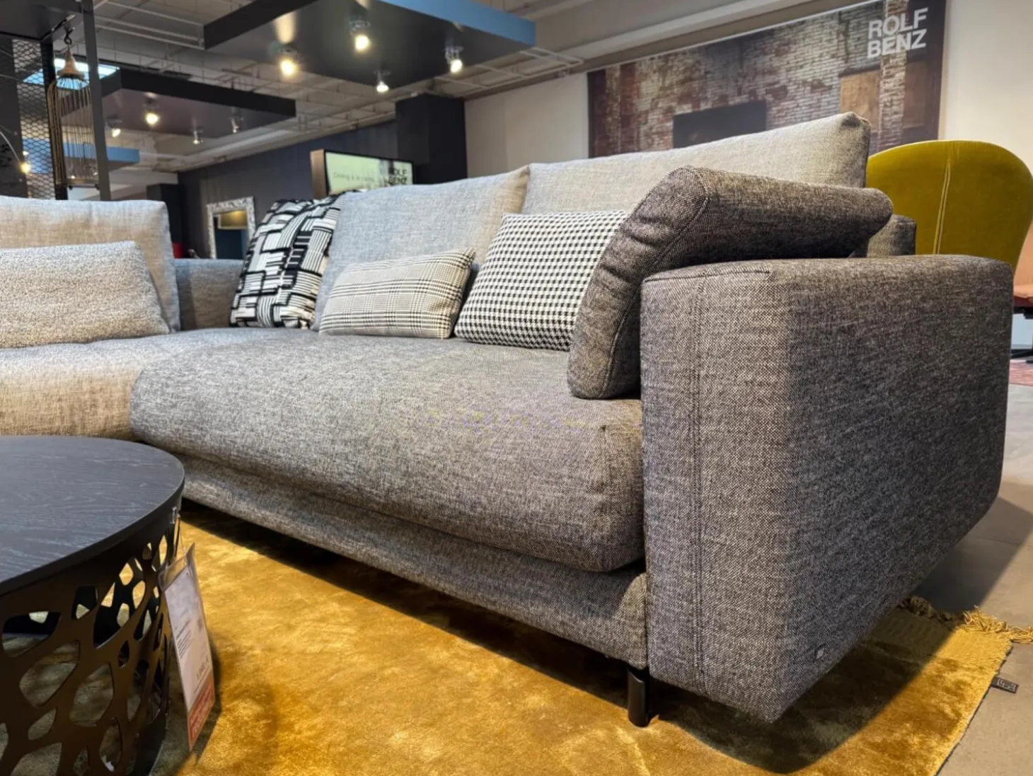 Sofalandschaft Nuvola Stoff 17 100 Schwarz Weiss Aluminiumfuß Verkehrsschwarz Lackiert Inklusive Kissen