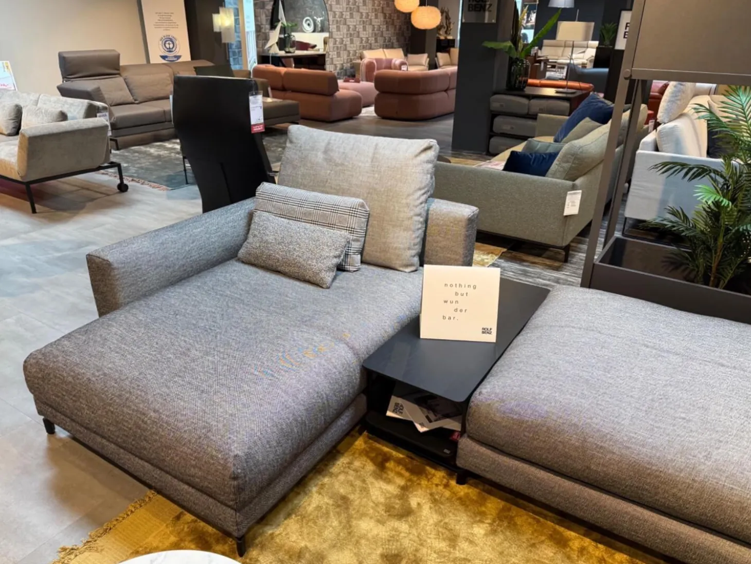 Sofalandschaft Nuvola Stoff 17 100 Schwarz Weiss Aluminiumfuß Verkehrsschwarz Lackiert Inklusive Kissen