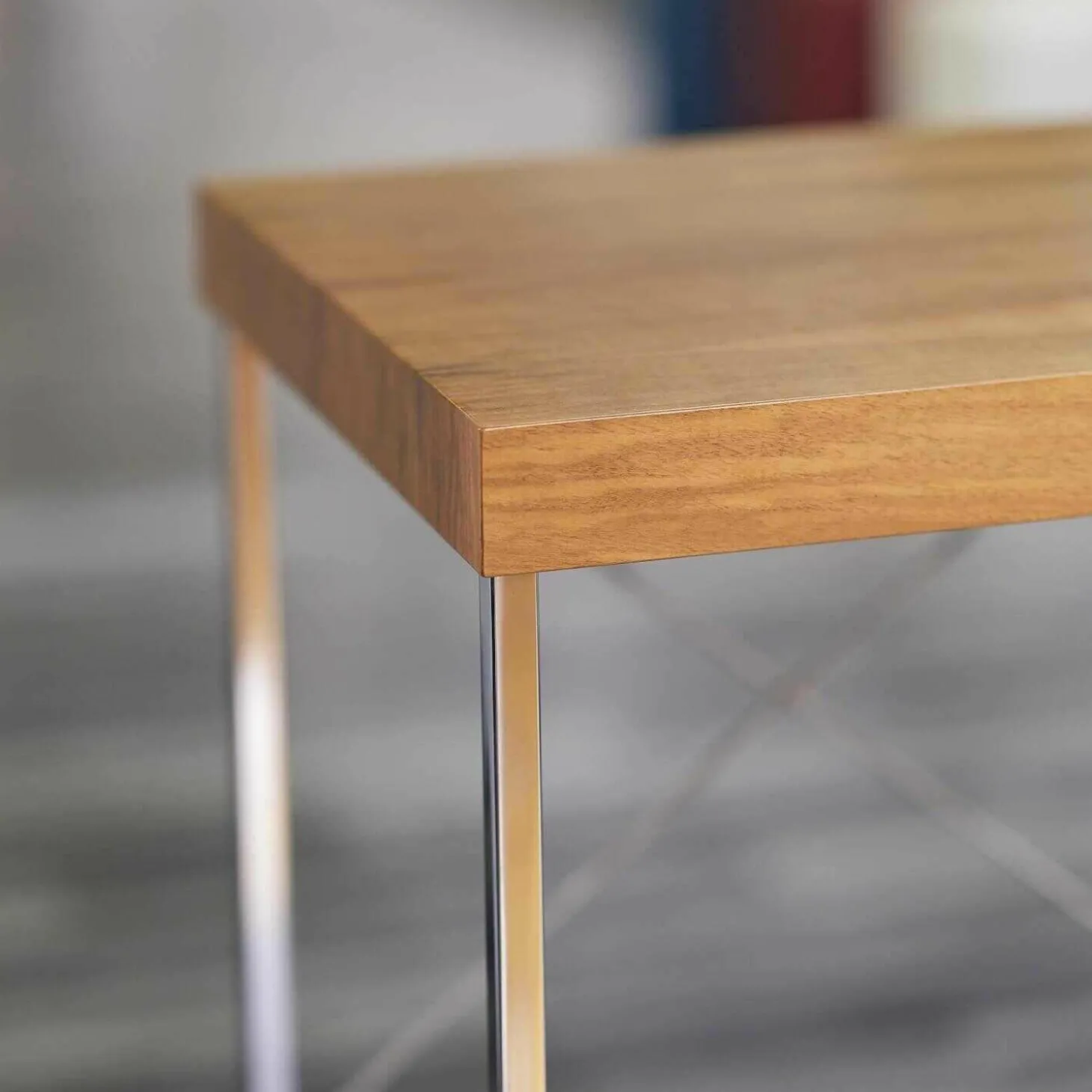 Stehtisch Nussbaum Furniert Gestell Stahl Hochglanz Verchromt