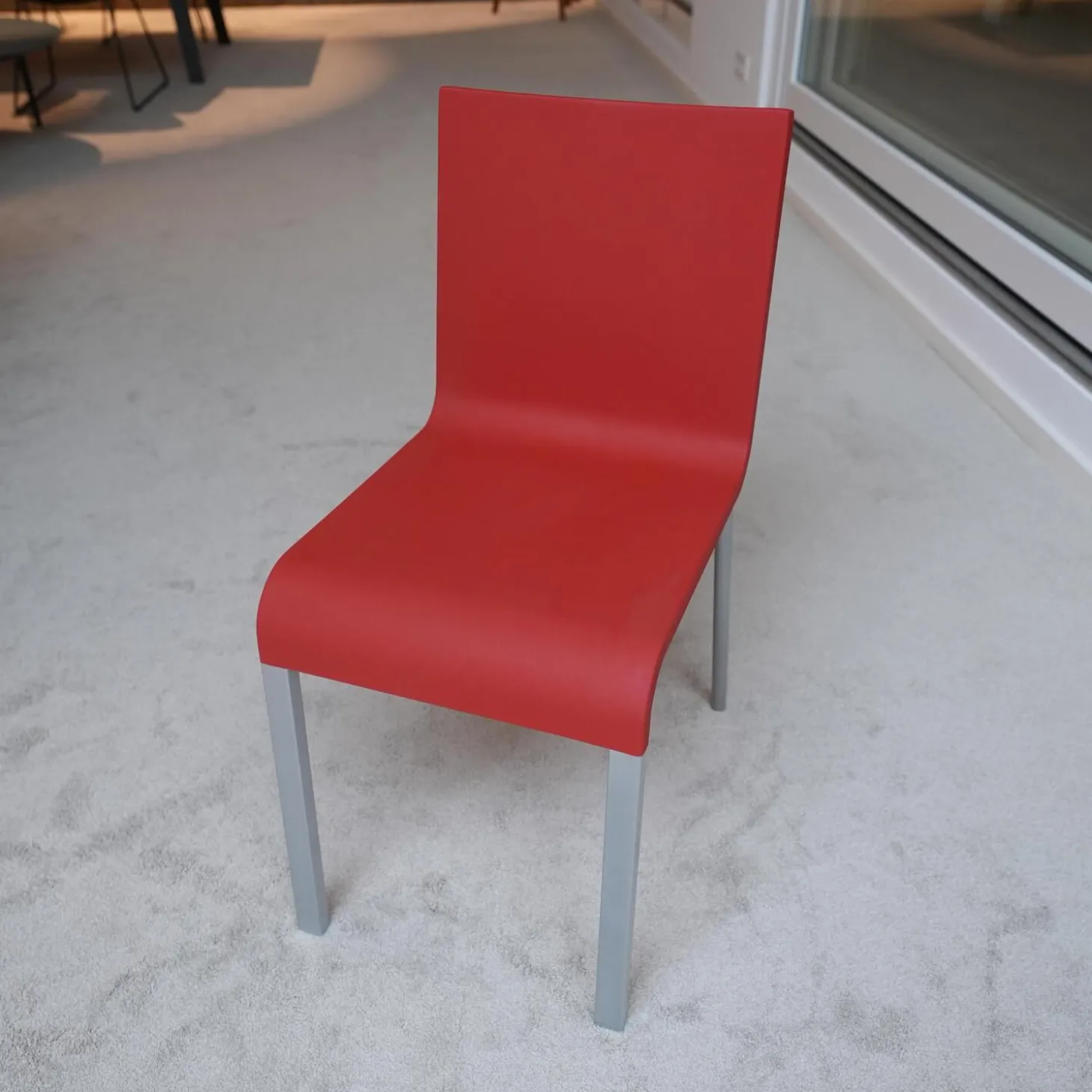 Stuhl 03 Sitzschalenfarbe Signalrot Untergestell Pulverbeschichtet Silber Glatt