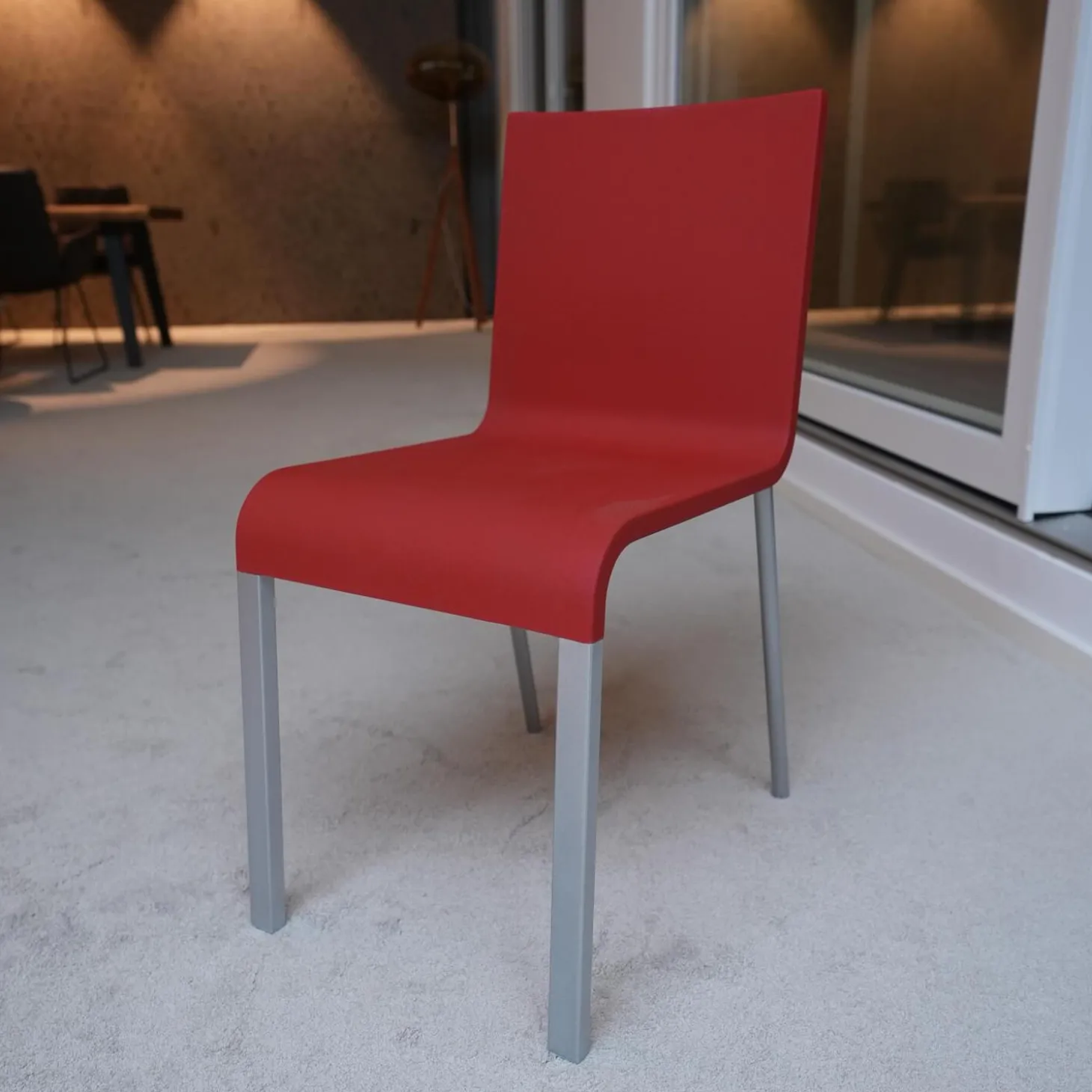 Stuhl 03 Sitzschalenfarbe Signalrot Untergestell Pulverbeschichtet Silber Glatt