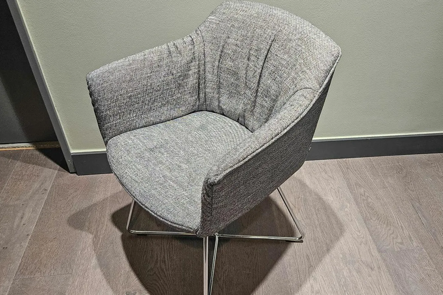 Stuhl 641 Stoff 17 100 Schwarz Weiß Gestell Chrom Glänzend