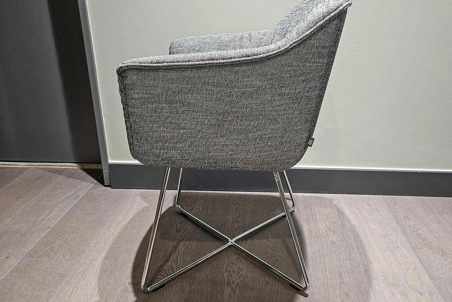 Stuhl 641 Stoff 17 100 Schwarz Weiß Gestell Chrom Glänzend