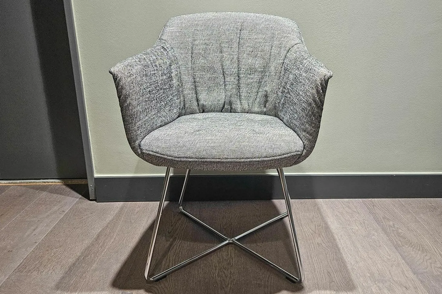 Stuhl 641 Stoff 17 100 Schwarz Weiß Gestell Chrom Glänzend