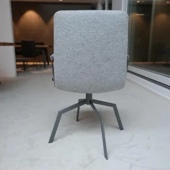 Stuhl Arva Light Stoff Hallingdal 116 4-Fuß-Stern-Gestell In Struktur M 15 Eisenblank