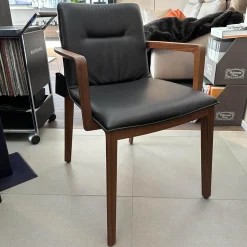 Stuhl Challenge 2911 Leder Schwarz Gestell Nussbaum Massiv