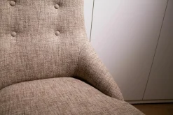 Stuhl Chloé Stoff Patch V.05 Grau Gestell Nussbaum Canaletta Gebeizt