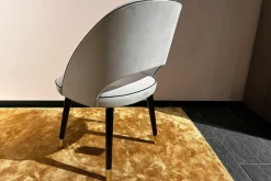 Stuhl Colette Leder Kashmir Nuage Hellgrau Gestell Buche Wenge Schwarz Gebeizt Füße Messing