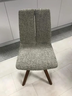 Stuhl Concert Colin Bezug Stoff Würzburg Anthrazit 4 Fußgestell Nussbaum Massiv Geölt