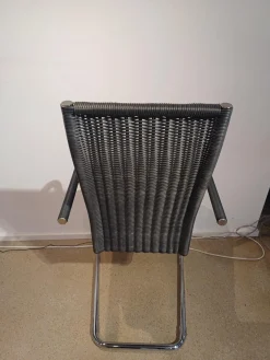 Stuhl D26i Armlehner Bezug Leder 1 Anthrazit Geflecht Anthrazit Gestell Verchromt Mit Filzgleitern