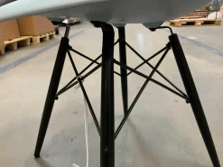 Stuhl DSW Eames Plastic Side Chair Dunkelgrau Eisgrau mit Sitzpolster