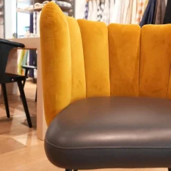 Stuhl Gaia Bezug Sitz Leder Sauvage Anthrazit Rücken Stoff Seven Ocre Gelb Metallgestell Struktur Schwarz