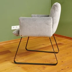 Stuhl Heaven Dining Mit Armlehnen Stoff City Velvet Reloaded Grau Kufe Metall Schwarz