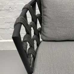 Stuhl Leo Dining Chair Lava mit Sitz- und Rückenkissen Stoff Savanne Zink