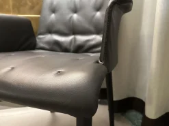 Stuhl Liz Wood 1323 Leder Congress 1399 Dark Bronze Braun Gestell Eiche Geflammt