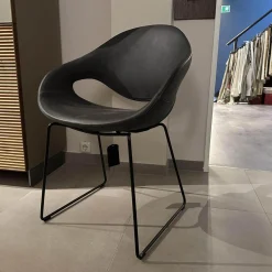 Stuhl Moon Leder Savana 974 Schwarz Grau Gestell 92 Stahl Nero 64 Schwarz