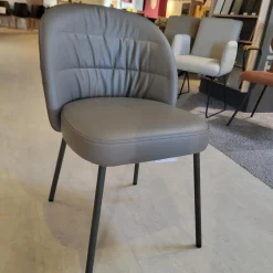 Stuhl Noa 690 Rolf Benz Leder 36 Mittel Quarzgrau Füße Umbragrau Lackiert