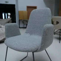 Stuhl Plies Stoff Hallingdal 116 Weiß-Grau Drahtkufengestell Eisenblank M15