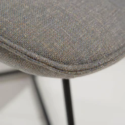 Stuhl SE383 Bezug Stoff 05.217 Blaugrau Metallfuß Lackiert Verkehrsschwarz