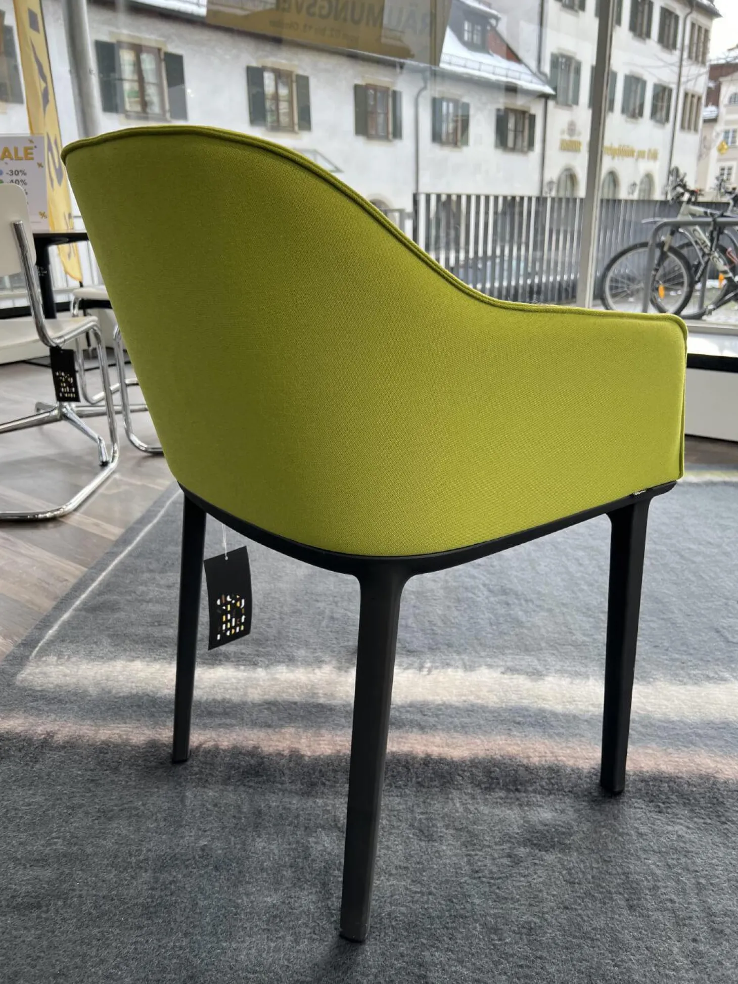 Stuhl Softshell Chair Plano Stoff Avocado Grün Vierbein-Untergestell Chocolate Schwarz