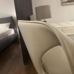 Stuhl UP Chair Leder 7 Beige 4 Fuß Gestell Nussbaum Drehbar