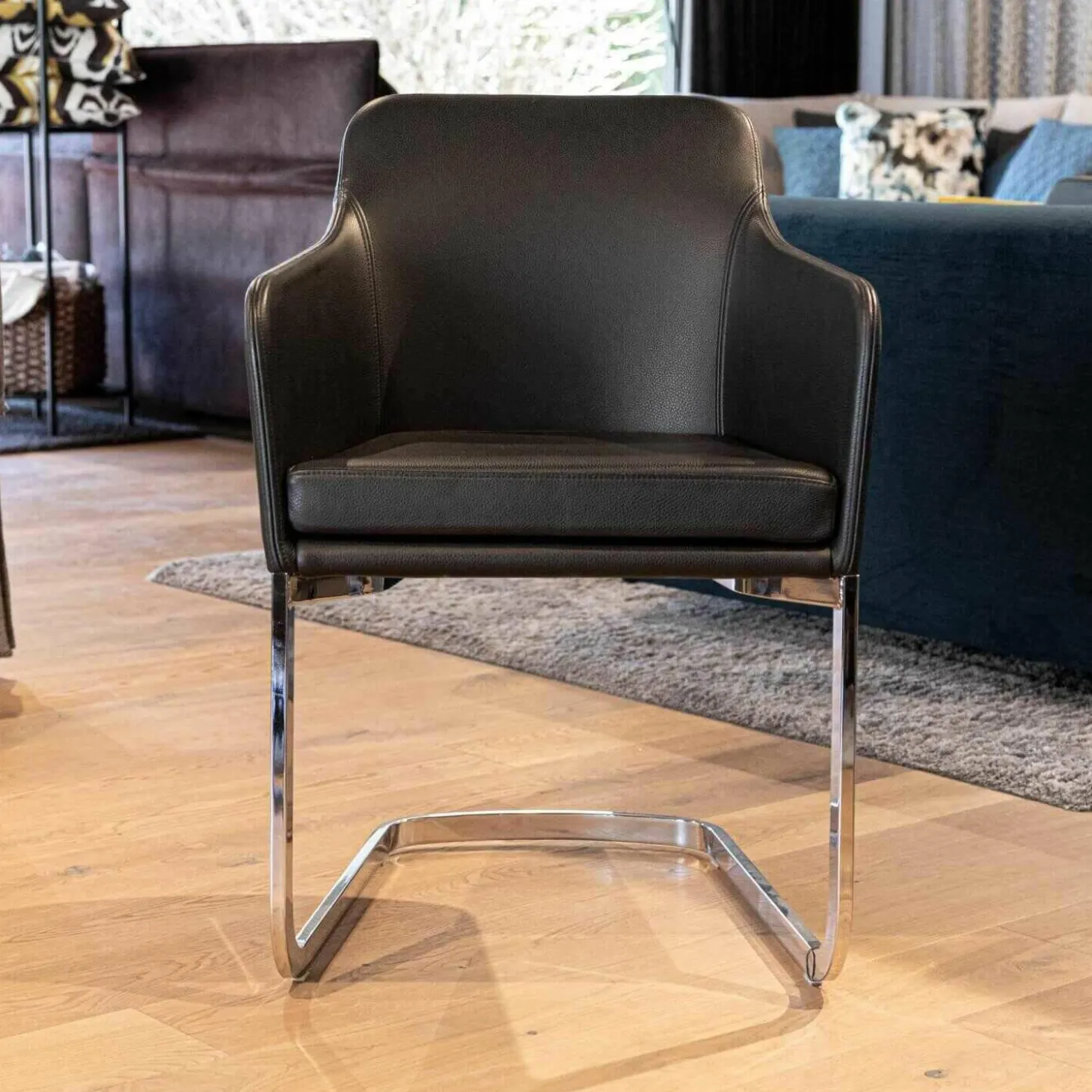 Stuhl Youma Leder Schwarz Belo 1601 Nero Gestell Alu Glänzend SA 61