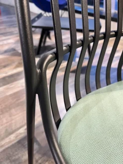 Stuhll Crona Steel 6340 Vierfußstahlgestell Sitzlamellen Aus Flachstahl Lava Schwarz Mit Sitzkissen Stoffbezug 6/0310840 Patio Farbe 840 Grün