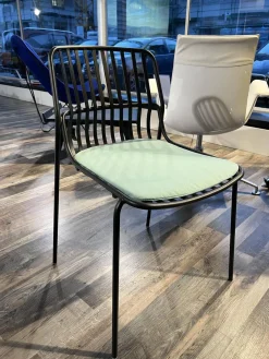 Stuhll Crona Steel 6340 Vierfußstahlgestell Sitzlamellen Aus Flachstahl Lava Schwarz Mit Sitzkissen Stoffbezug 6/0310840 Patio Farbe 840 Grün