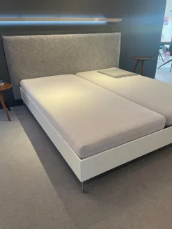 Systembett MD13 Stoff Maple 742 Grau Meliert Rahmen Lack Matt Weiß 003 Füße Metall NQ Aluminium ohne Rost ohne Matratzen