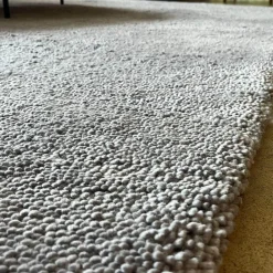 Teppich Basalt Low Schurwolle 054 Hellgrau Grau 240x370