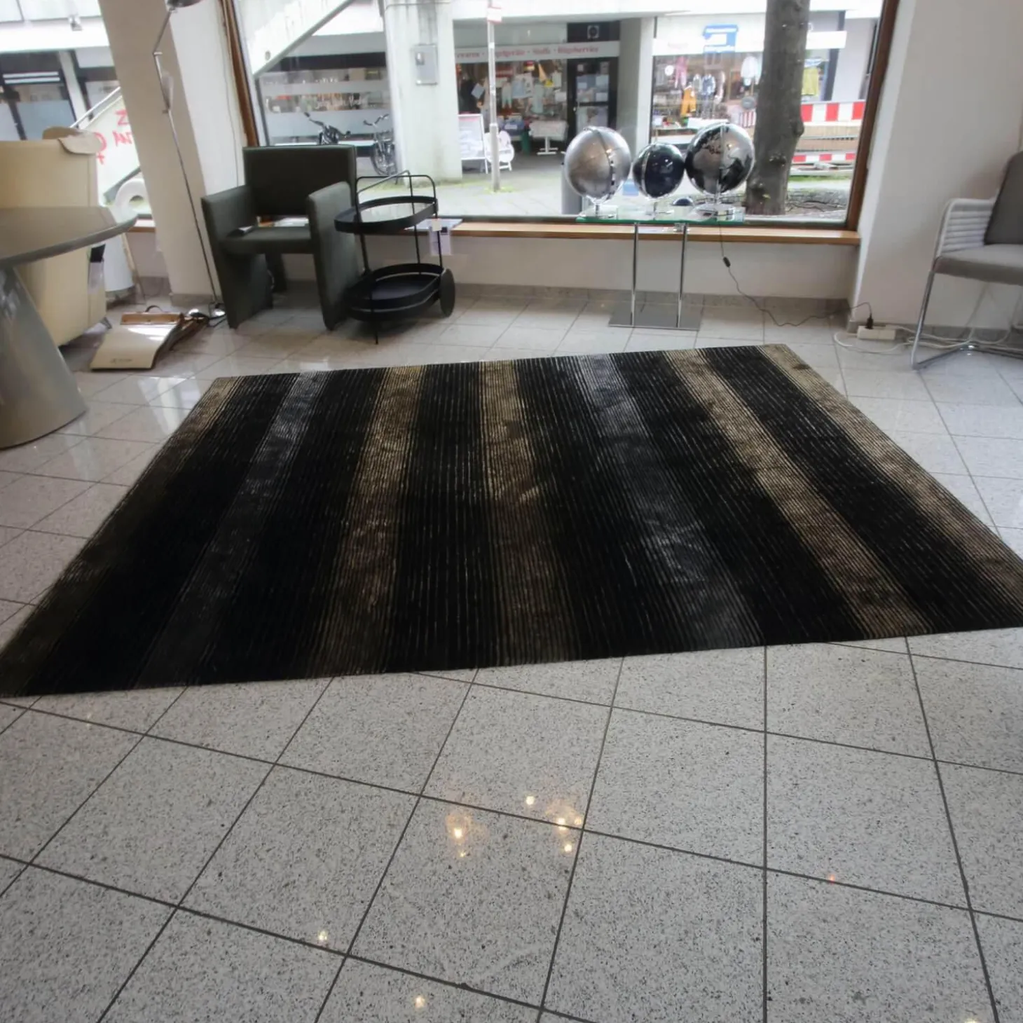 Teppich Tendenza Takama 69 Grün Schwarz Handgeknüpft