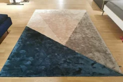 Teppich 300x200 BuildX Triangle Beige Petrol Tencel Lyocell