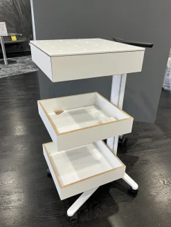 Tisch 446/3 Confair Server Catering Korpus Schichtstoff Säule Weiß Beschichtet Mit Schubladenbox Und Rollen