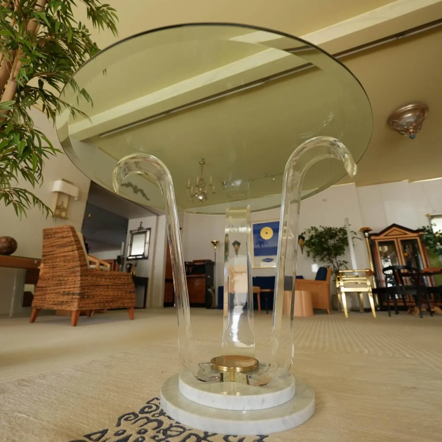 Tisch Ace Glasplatte Mit Facettenschliff Gestell Acryl und Carrara Marmor