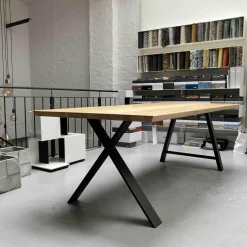 Tisch Albert Natur Eiche 2-geteilte Platte Schwarzes Gestell