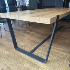 Tisch BB11 Clamp Platte Eiche Altholz Natur Geölt Füße RAL 9005 Tiefschwarz Schwarz Pulverbeschichtet