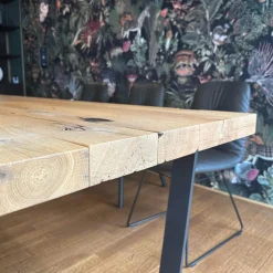 Tisch BB11 Clamp Platte Eiche Altholz Natur Geölt Füße RAL 9005 Tiefschwarz Schwarz Pulverbeschichtet