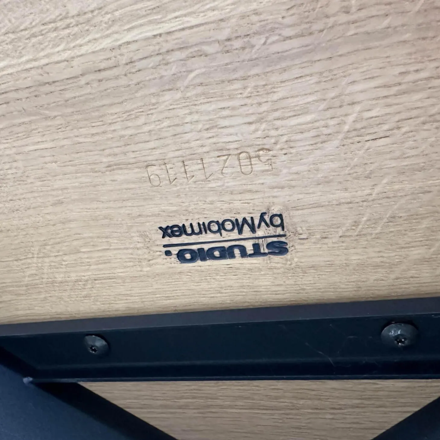 Tisch Bridge Platte Eiche Rohholzeffekt Lackiert Untergestell Beton Creme