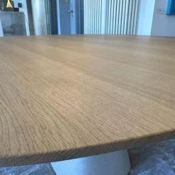 Tisch Bridge Platte Eiche Rohholzeffekt Lackiert Untergestell Beton Creme