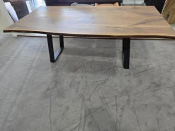 Tisch Butterfly Europäischer Nussbaum Äste Mit Harz Ausgegossen Feste Platte Kufe Schräggestellt Schwarz