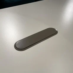 Tisch Cross Stahl Weiß Matt Gestell Stahl V22 Bianco Opaco Mit Eingelassener Steckdose