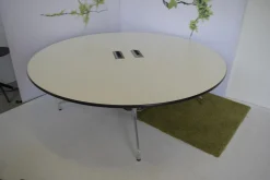 Tisch Eames Segmented Table Hartbelag Weiß Kunststoffkante Schwarz Gestell Chrom