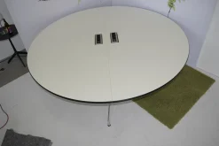 Tisch Eames Segmented Table Hartbelag Weiß Kunststoffkante Schwarz Gestell Chrom