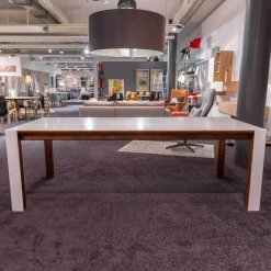 Tisch GM7722 Eiche ausziehbar mit Butterfly-PI Corian Top Beine Corian Walnuss geölt