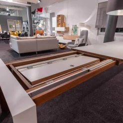 Tisch GM7722 Eiche ausziehbar mit Butterfly-PI Corian Top Beine Corian Walnuss geölt