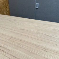 Tisch Ipa Platte Esche Natur Gestell Grau Mit Stoff Bezogen