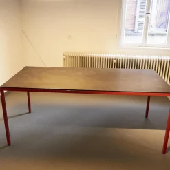 Tisch M 38 Platte Eternit Anthrazit Geölt Gestell Stahlrohr Pulverbeschichtet Rot