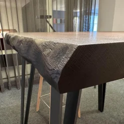 Tisch Nightingale Räuchereiche Massiv Gebürstet Schwarz Braun Geölt Mit Baumkante Flachstahlgestell