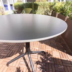 Tisch Outdoor Belleville Vollkernmaterial Schwarz Gestell Tiefschwarz Vollverzinkt