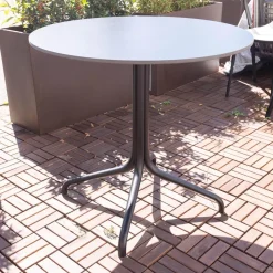 Tisch Outdoor Belleville Vollkernmaterial Schwarz Gestell Tiefschwarz Vollverzinkt